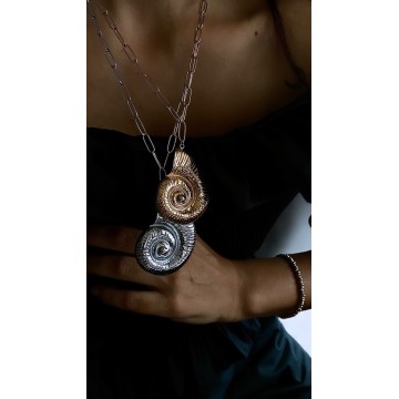 Colar Amonite Dourado aço