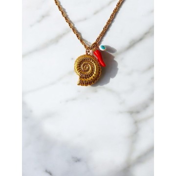Colar dourado amonite, olho turco e pimenta vermelha