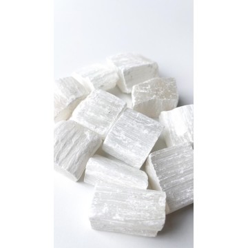 COLAR SELENITE – A PEDRA DA LUZ E DA PUREZA