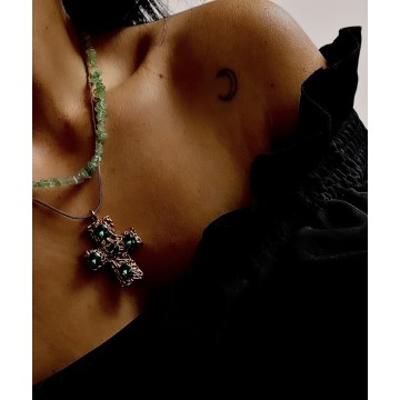 Colar Royal Cross pedras verdes