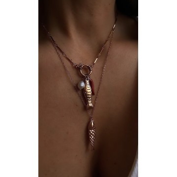 COLAR PEIXE PIMENTA PÉROLA AÇO