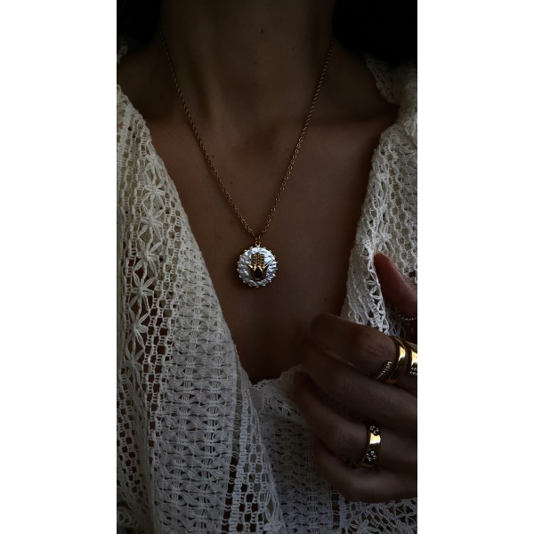 COLAR MEDALHA HAMSÁ EM MADRE-PÉROLA E OBSIDIANA COLAR MEDALHA HAMSÁ EM MADRE-PÉROLA E OBSIDIANA