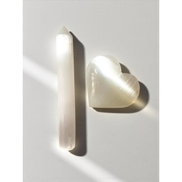 BASTÃO DE SELENITE 🕊️  BASTÃO DE SELENITE O bastão de Selenite é o gu