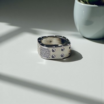 SQUARE RINGS   Brilho, ousadia num design moderno e sofisticado.