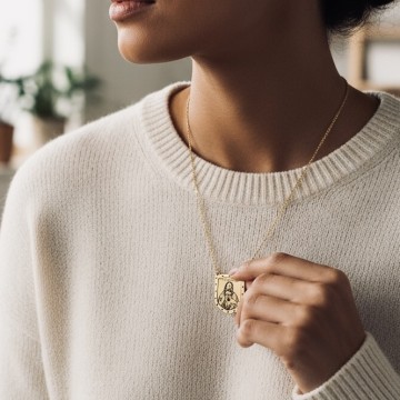 ESCAPULÁRIOS RELIGIOSOS – AÇO INOXIDÁVEL  Os escapulários da Lizyara