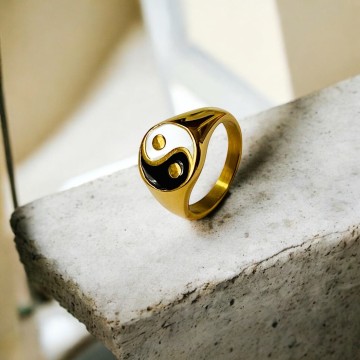 Ring yin yang