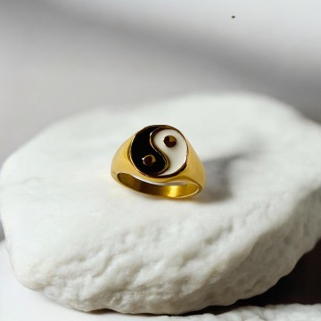 Ring yin yang