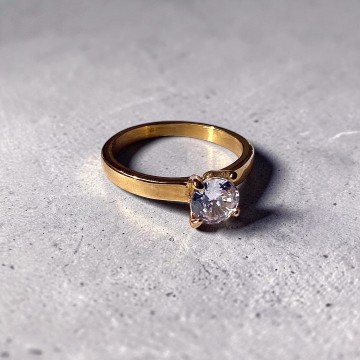 ANEL SOLITÁRIO DOURADO E ZIRCÓNIA