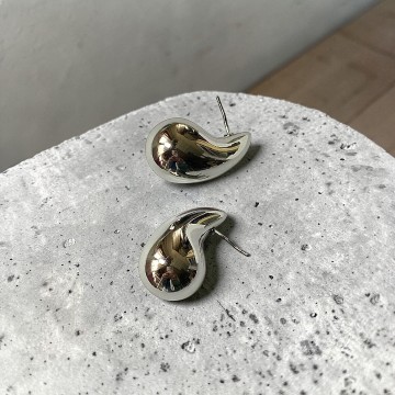 BRINCOS DROP ULTRALEVES PRATEADOS – AÇO INOXIDÁVEL