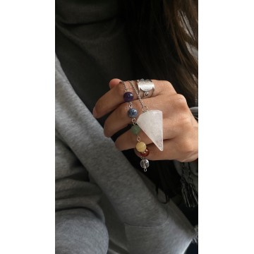 PÊNDULO DE QUARTZO CRISTAL COM SETE CHAKRAS