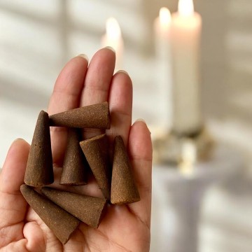 CONES DE INCENSO SÂNDALO – BACKFLOW